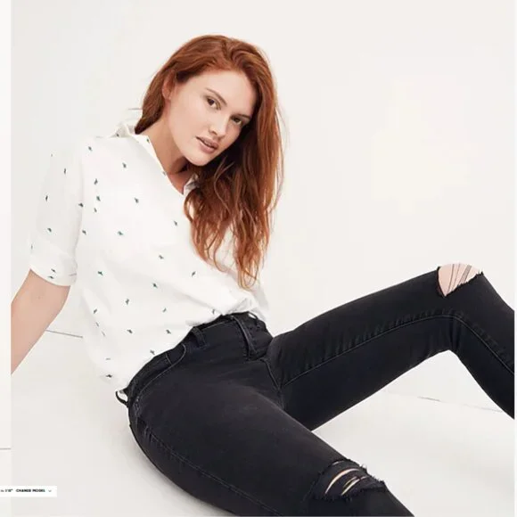 9" Mid-Rise Skinny Jeans in Black Sea - Picture 3 of 5